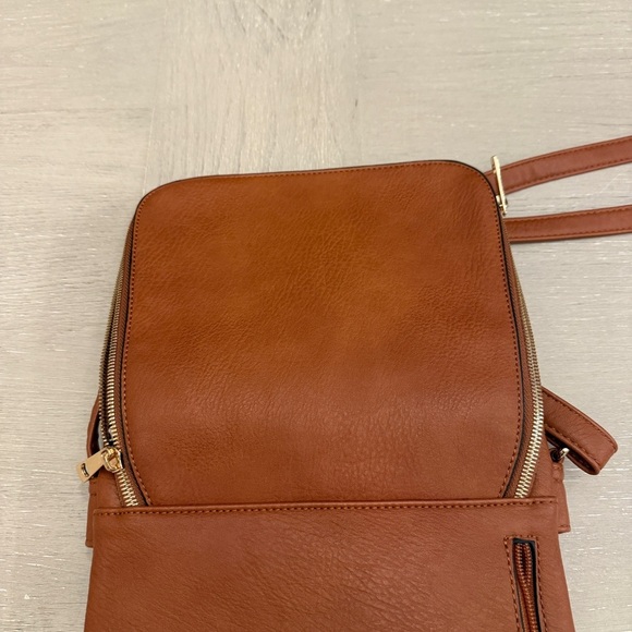 Brown Crossbody Concealed Carry Handbag with lock and keys - Picture 7 of 8